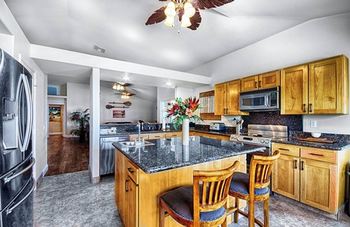 Kahaluu Bay House | Luxury fantastic ocean view huge private pool/spa, central AC, walk to the beach