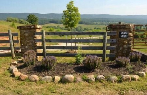 New River House | Luxury Farmhouse w/5 Star Amenities near VT and RU