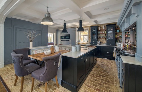 Bembridge House | Luxury Five Star, Hampton House With Heated Pool sleeps 13 in 6 double bedrooms