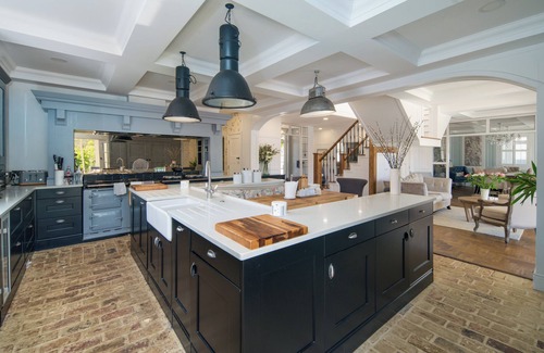 Bembridge House | Luxury Five Star, Hampton House With Heated Pool sleeps 13 in 6 double bedrooms