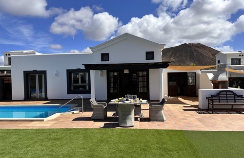 Playa Blanca Villa | Luxury Five star two Bed Villa in Faro Park area with heated pool