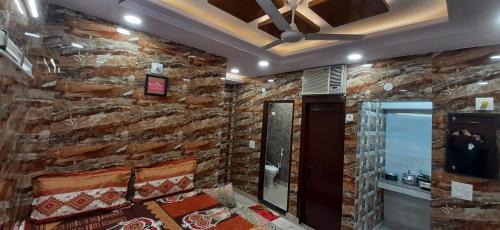 Lajpat Nagar Apartment | Luxury flat in foreigner areof lajpat nagar with fully equipped kitch