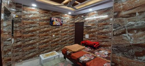 Lajpat Nagar Apartment | Luxury flat in foreigner areof lajpat nagar with fully equipped kitch