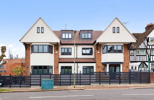 Golders Green Apartment | Luxury Flat Near Leicester Square Central London