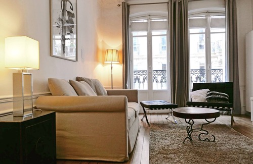 Ternes Apartment | Luxury flat, smart & quiet district (17th) shopping area & pedestrian street