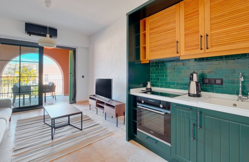 Alacati Apartment | Luxury Flat w Balcony and Shared Pool in Alacati