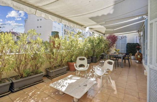 Les Baumettes Apartment | Luxury flat with terrace and parking