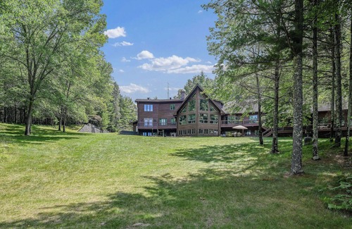 St Germain House | Luxury Forest Pool House with Hot Tub