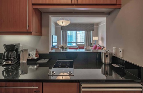 Brickell Apartment | Luxury Four Seasons Condo | Free Valet & Gym