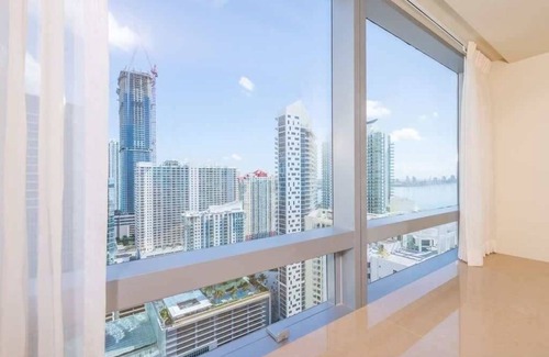 Brickell Apartment | Luxury Four Seasons Condo | Free Valet & Gym