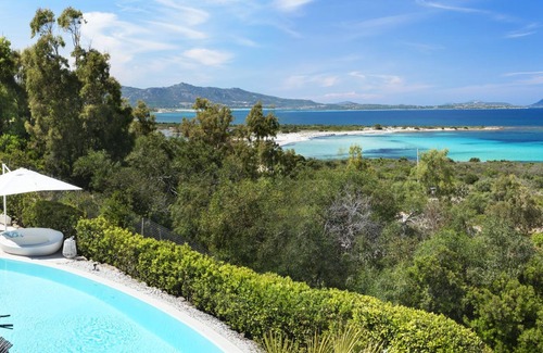 Luddui Villa | Luxury Front Beach - VILLA IRIS