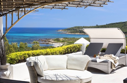 Luddui Villa | Luxury Front Beach - VILLA IRIS