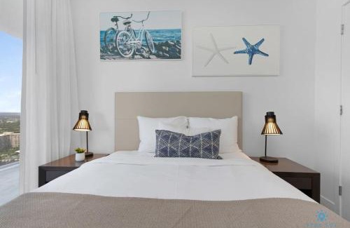Hollywood South Central Beach Apartment | Luxury - Front Intercostal View - Free Valet Parking