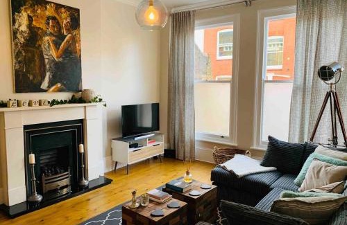 Town Apartment | Luxury Fulham Flat with 5* touches nr River Thames