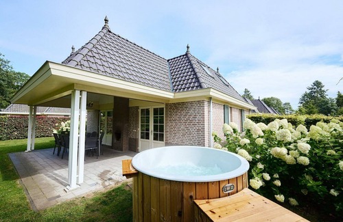 Voorthuizen House | Luxury fully furnished villa for 8 people with a lovely private Jacuzzi.