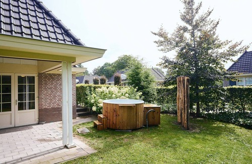Voorthuizen House | Luxury fully furnished villa for 8 people with a lovely private Jacuzzi.