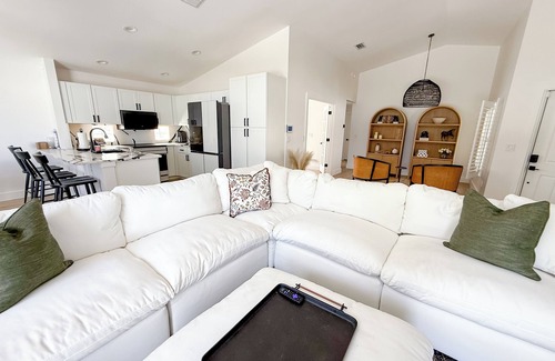 Boynton Beach House | Luxury Fully Renovated 2BR/2BA Home in Boynton Beach