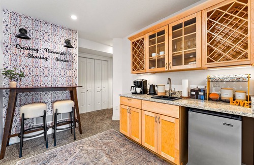 Nokomis House | Luxury & fun getaway, sleeps10 near MOA Parks Lake