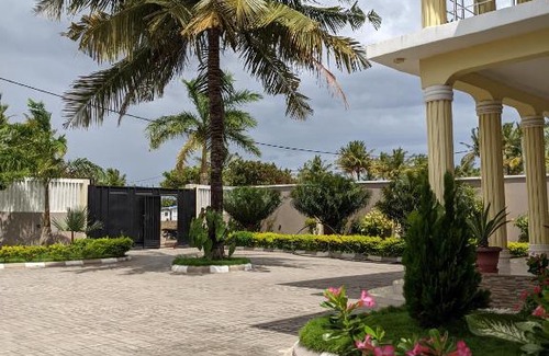 Dar es Salaam House | Luxury Garden Home