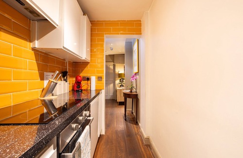 West Kensington Apartment | Luxury Garden Studio apartment