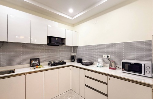 Candolim Apartment | Luxury Garden-View 1BHK I Near Candolim Beach I Free Parking I Fast Wifi