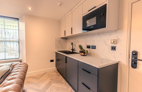 Ayr Apartment | Luxury Georgian Aparthotel by Hauss Ayr - 5mins to Beach, Town Centre!