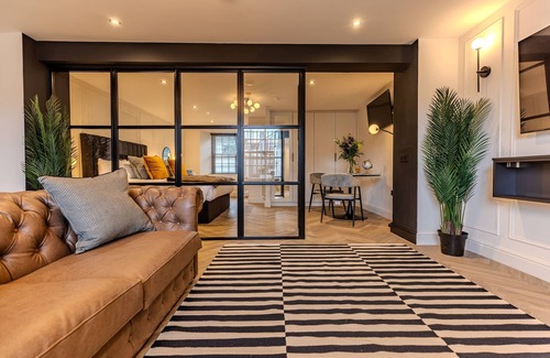Ayr Apartment | Luxury Georgian Aparthotel by Hauss Ayr - 5mins to Beach, Town Centre!