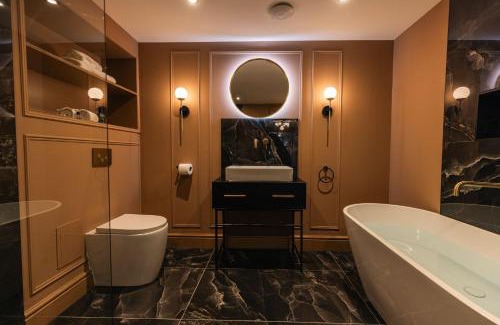 Ayr Apartment | Luxury Georgian Aparthotel by Hauss Ayr - 5mins to Beach, Town Centre!