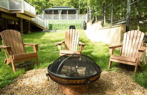 Bushkill House | Luxury getaway in vibrant woods, Jacuzzi, Hot Tub, Pool, Star Gazing.