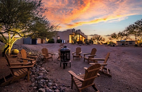 Pinnacle Peak House | Luxury Getaway - Infinity Pool, Mountain Views, Rooftop Deck
