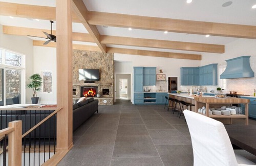 Martinsburg House | Luxury Getaway on The Potomac