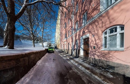 Kallio Apartment | Luxury Getaway - One-Bedroom Suite w Fireplace