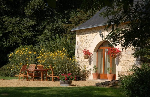 Brion Cottage | Luxury gites & B&B, near Saumur, in 18thC former wine estate, heated pool