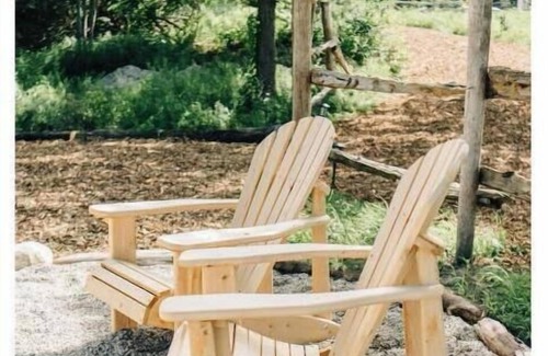 Elora Cabin | Luxury Glamping on Elora Sunflower Farm - Firefly