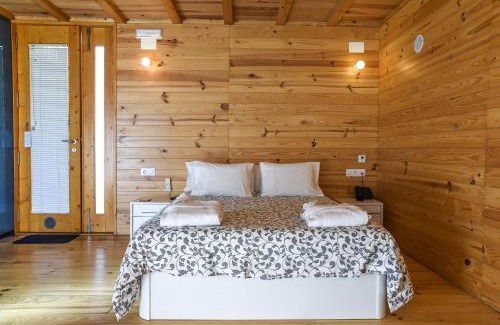 O Gallardo House | Luxury Glamping Tree House in Galicia, Spain, with Private Outdoor Hot Tub