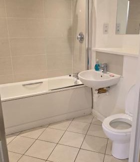 The Westside Apartment | Luxury Green 1 Bed City Centre Apartment close to Mailbox,Bullring, Broad Street for Leisure and Families
