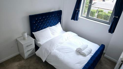 The Westside Apartment | Luxury Green 1 Bed City Centre Apartment close to Mailbox,Bullring, Broad Street for Leisure and Families