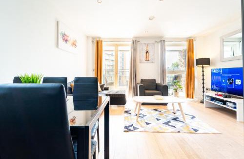 Greenwich West Apartment | Luxury Greenwich 2Bed 2Bath Apt - Sleep 6 Guest- 1 min from station - close to Greenwich Maritime- Playstation provided