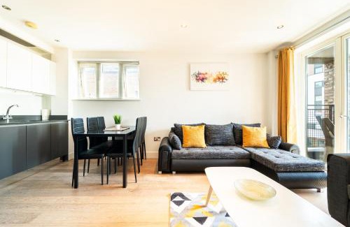 Greenwich West Apartment | Luxury Greenwich 2Bed 2Bath Apt - Sleep 6 Guest- 1 min from station - close to Greenwich Maritime- Playstation provided