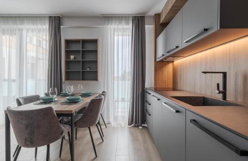 Oradea Apartment | Luxury Grey Residence - Central, Free Parking, Self Check-In