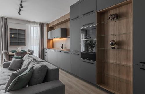 Oradea Apartment | Luxury Grey Residence - Central, Free Parking, Self Check-In