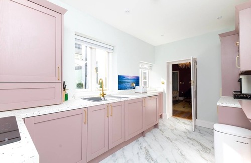 Bognor Regis Apartment | Luxury ground floor Georgian apartment with garden, by the sea, 6 guests.