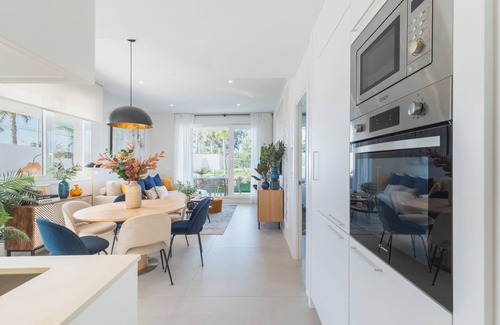 Chipiona Apartment | Luxury ground-floor apartment with private garden, just 3 minutes from the beach