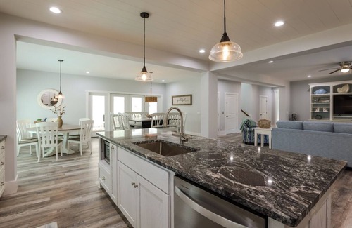 North Forest Beach House | Luxury Group Getaway2 Min Walk to Beach-Luxury gourmet kitchen Pool spa elevator