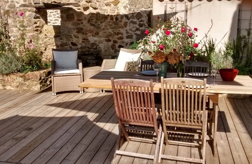 Busserolles Cottage | Luxury Guardian's Cottage with private heated pool and river access, Chez Bigot