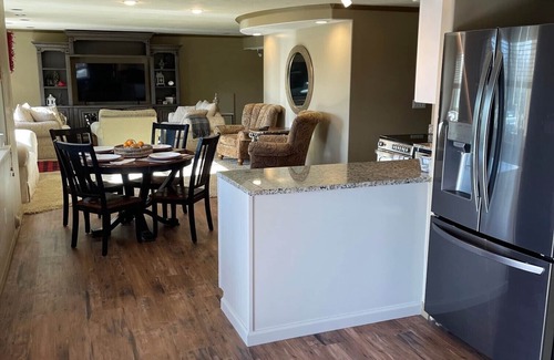 South Jordan House | Luxury Guest Duplex - 3 Minutes from Freeway and Close to Everything Else!