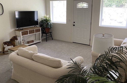 Ephrata House | Luxury Guest House in nice neighborhood close to all amenities