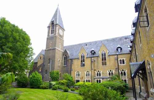 Belsize Park Apartment | Luxury Hampstead Heath 2 bed/2 bath apartment in historic priory