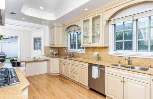 Carthay Circle House | Luxury Hancock Park Home