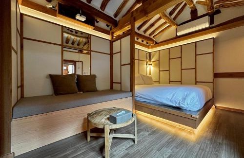 Gahoe-dong Villa | Luxury Hanok Heritage Courtyard